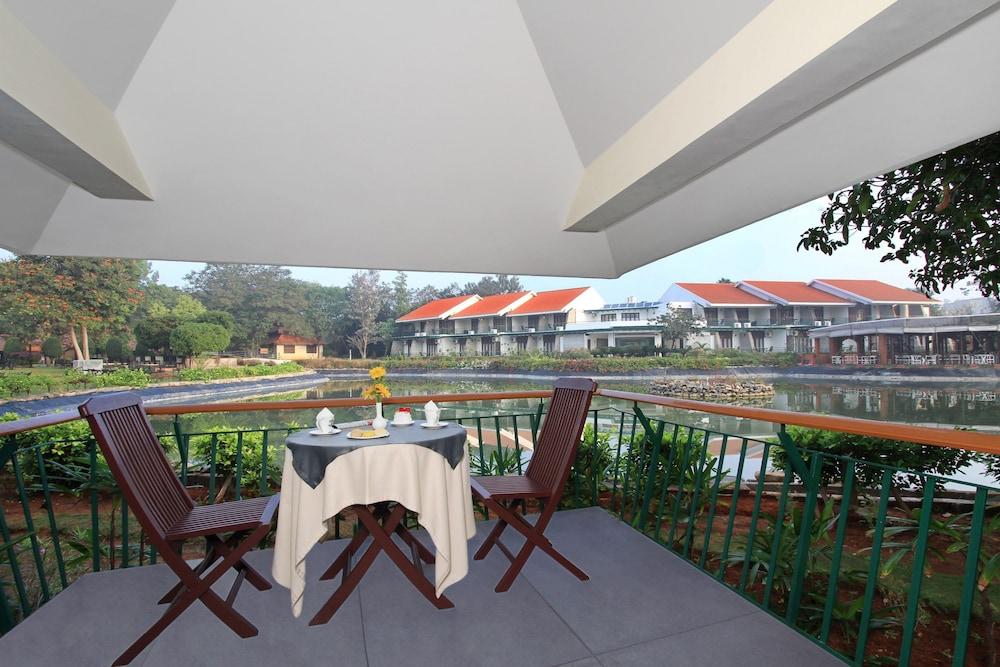 Silent Shores Resort & Spa Mysore Bagian luar foto